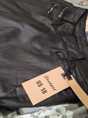 Levian Black Straight Leg Jeans - Women